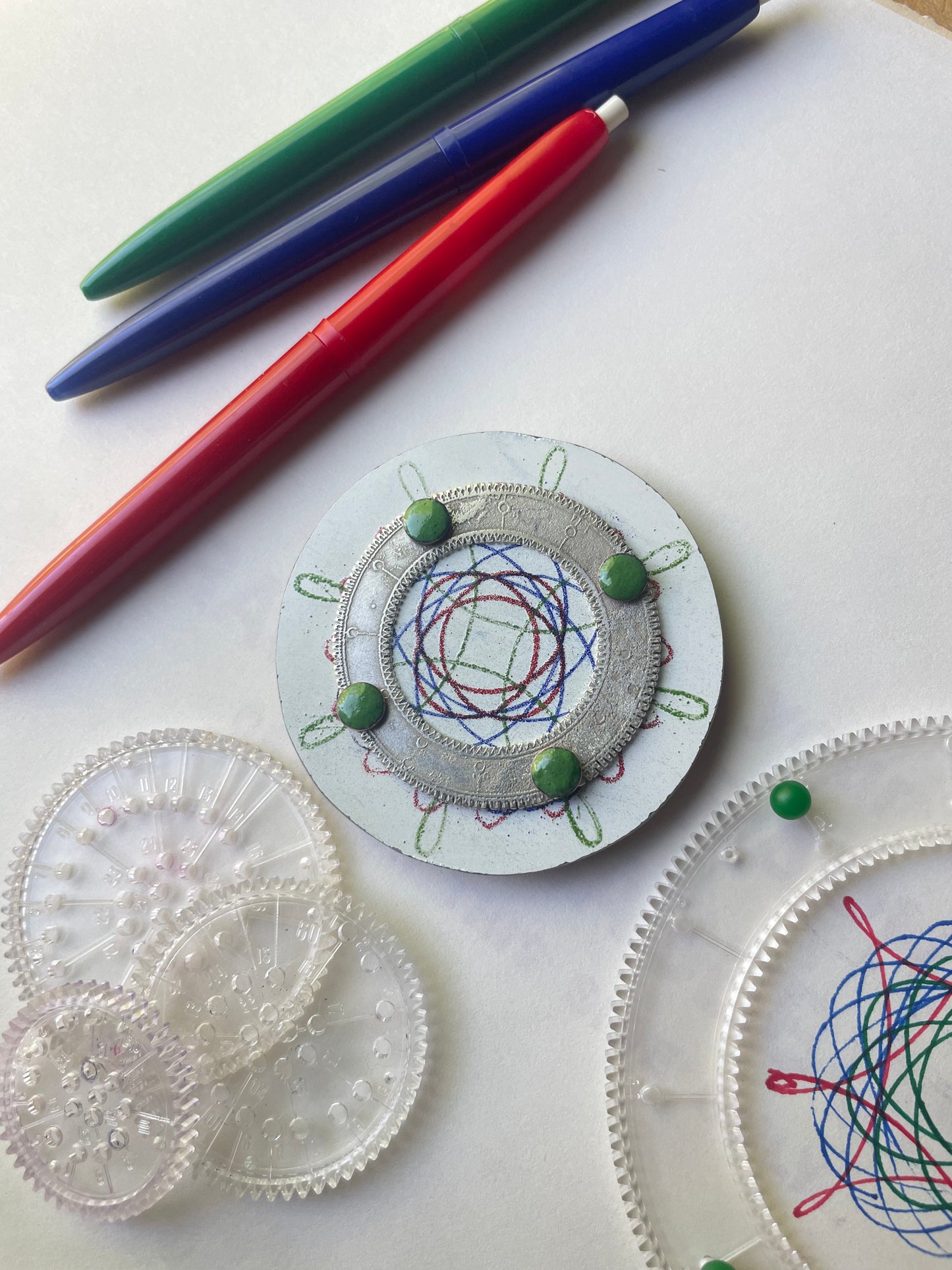 Spirograph brooch with screws